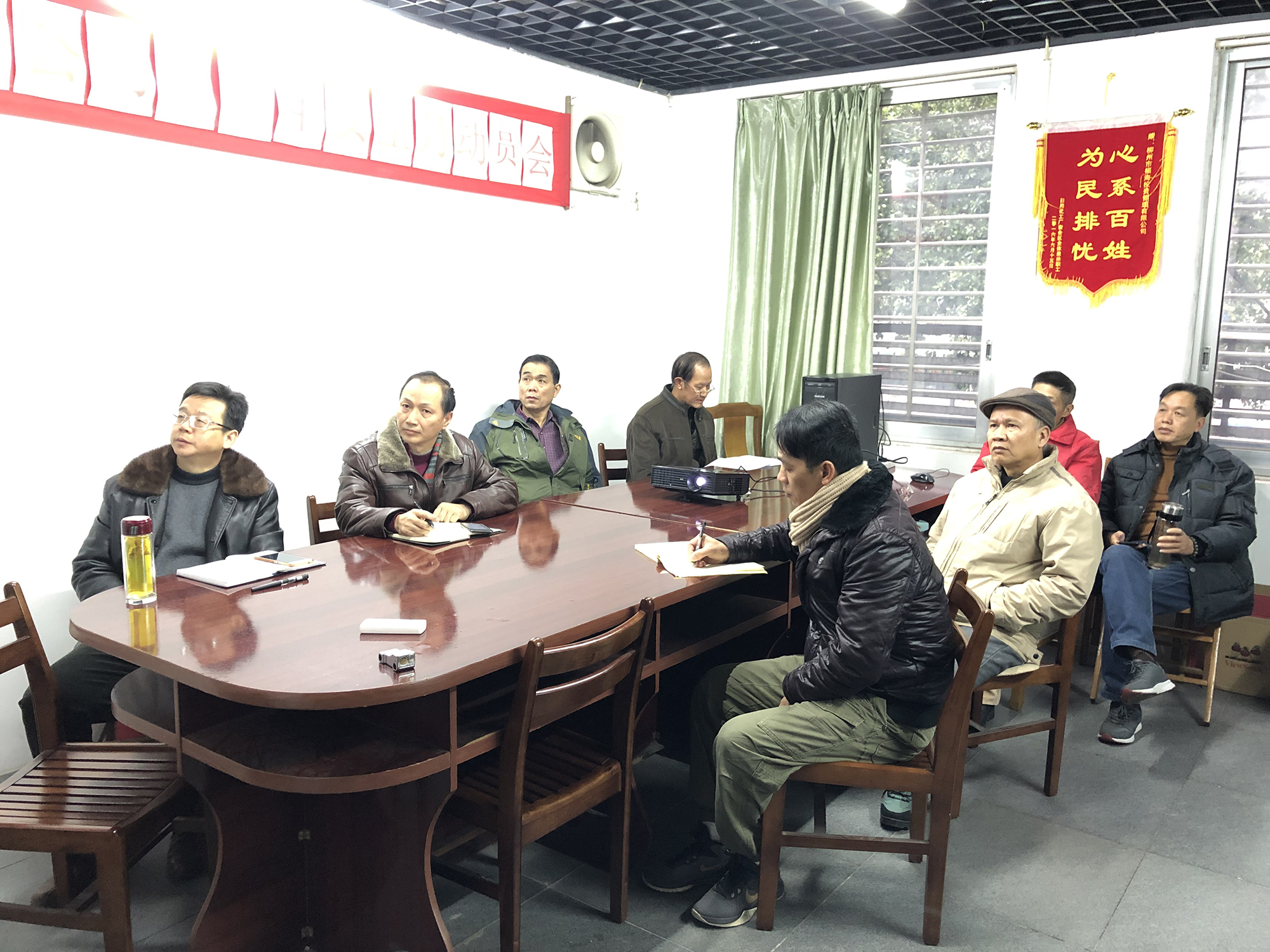 福海公司组织集中收看报告会.jpg